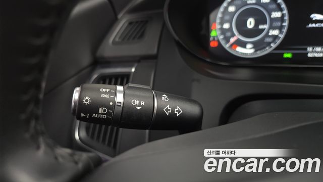 Jaguar E-PACE P250 SE 2020 — фото 36