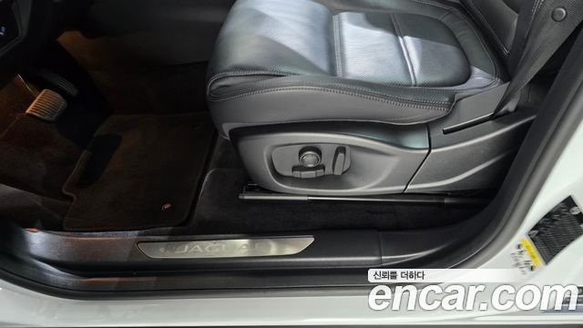 Jaguar E-PACE P250 SE 2020 — фото 39