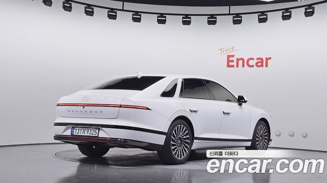 Hyundai Grandeur (GN7) 2,5 Gasoline 2WD Calligraphy 2023 — фото 2