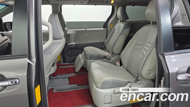 Toyota Sienna 3.5 AWD 2014 — фото 11