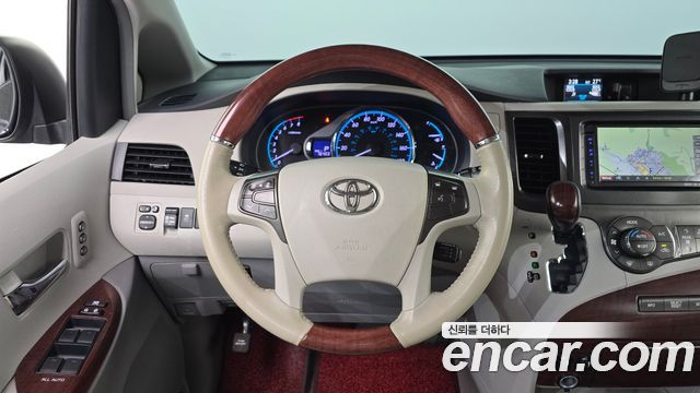 Toyota Sienna 3.5 AWD 2014 — фото 13