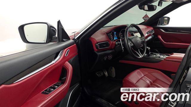 Maserati Levante 3.0 AWD GranSport 2018 — фото 10