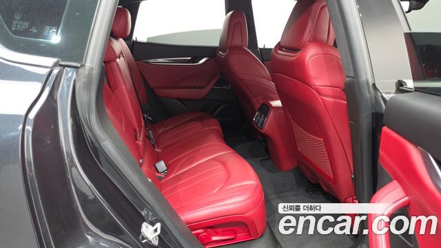 Maserati Levante 3.0 AWD GranSport 2018 — фото 11