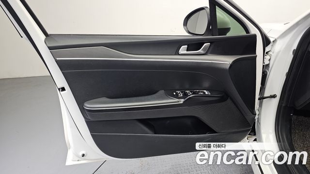 Kia K5 (III) 2.0 Prestige 2021 — фото 24
