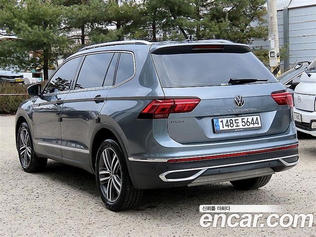 Volkswagen Tiguan Allspace 2.0 TSI Prestige 2023 — фото 3
