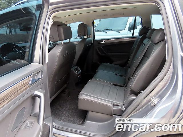 Volkswagen Tiguan Allspace 2.0 TSI Prestige 2023 — фото 6