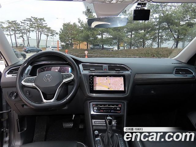 Volkswagen Tiguan Allspace 2.0 TSI Prestige 2023 — фото 7