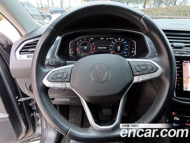 Volkswagen Tiguan Allspace 2.0 TSI Prestige 2023 — фото 8