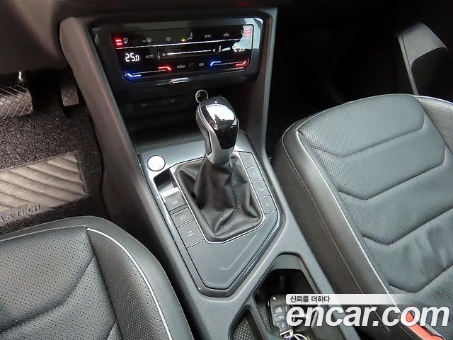 Volkswagen Tiguan Allspace 2.0 TSI Prestige 2023 — фото 10