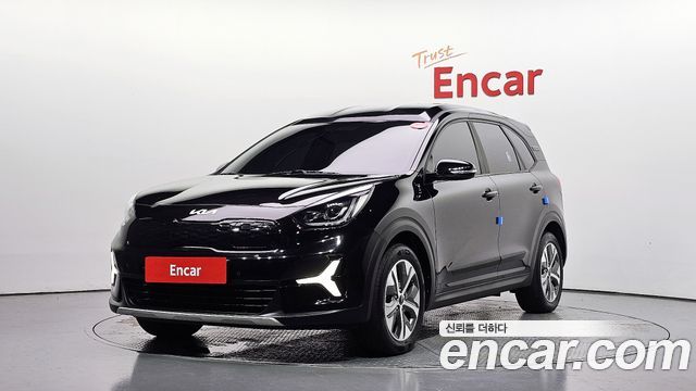 Kia Niro Plus Air 2023 — фото 1