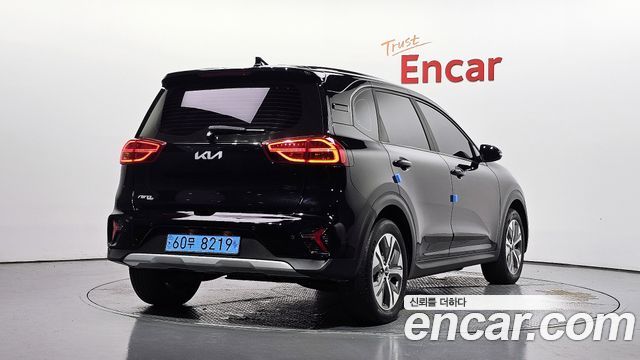 Kia Niro Plus Air 2023 — фото 2