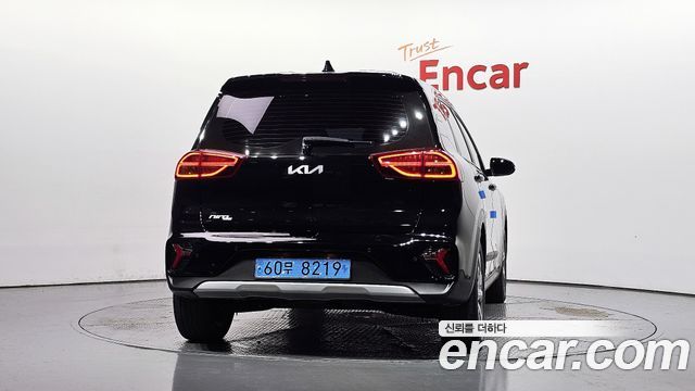 Kia Niro Plus Air 2023 — фото 4