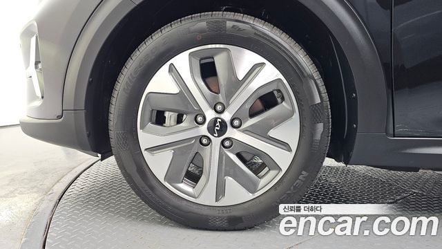 Kia Niro Plus Air 2023 — фото 5