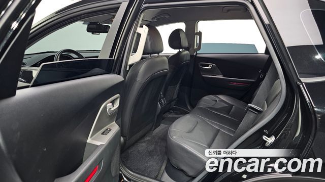 Kia Niro Plus Air 2023 — фото 12