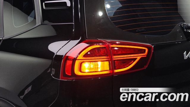 Kia Niro Plus Air 2023 — фото 23