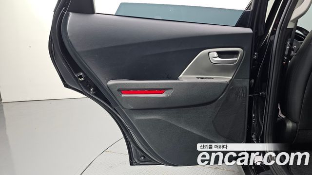 Kia Niro Plus Air 2023 — фото 25