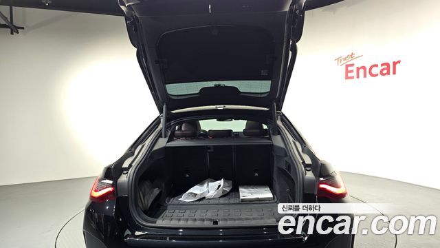 BMW i4 eDrive40 M Sports Pro 2022 — фото 18