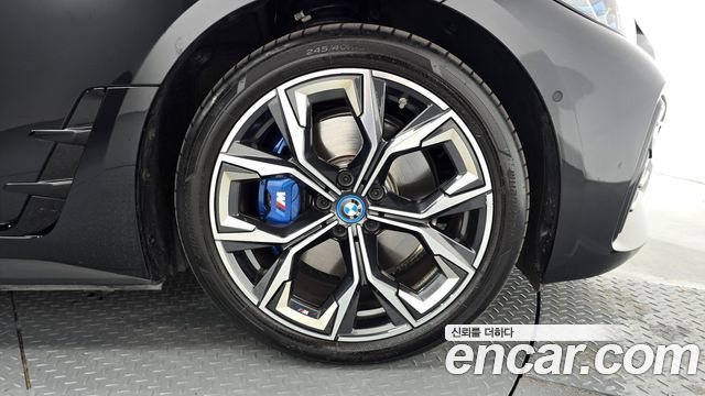 BMW i4 eDrive40 M Sports Pro 2022 — фото 21