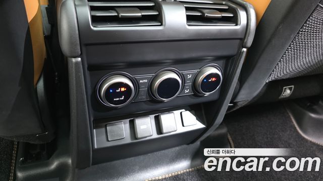 Land Rover Defender (L663) 110 D300 HSE 2023 — фото 18