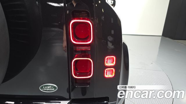 Land Rover Defender (L663) 110 D300 HSE 2023 — фото 23