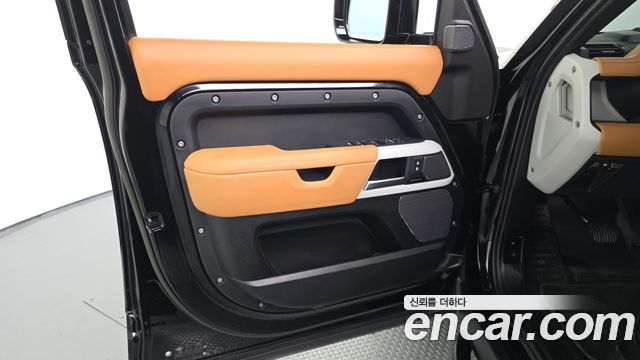 Land Rover Defender (L663) 110 D300 HSE 2023 — фото 24