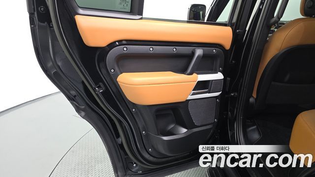 Land Rover Defender (L663) 110 D300 HSE 2023 — фото 25