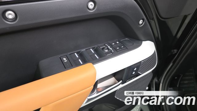 Land Rover Defender (L663) 110 D300 HSE 2023 — фото 31