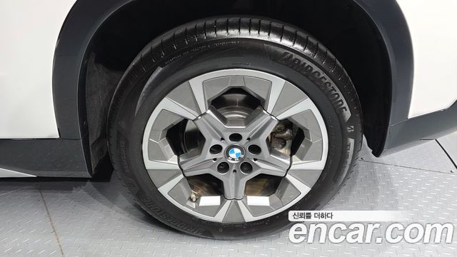 BMW X1 (U11) xDrive 20i xLine 2025 — фото 21