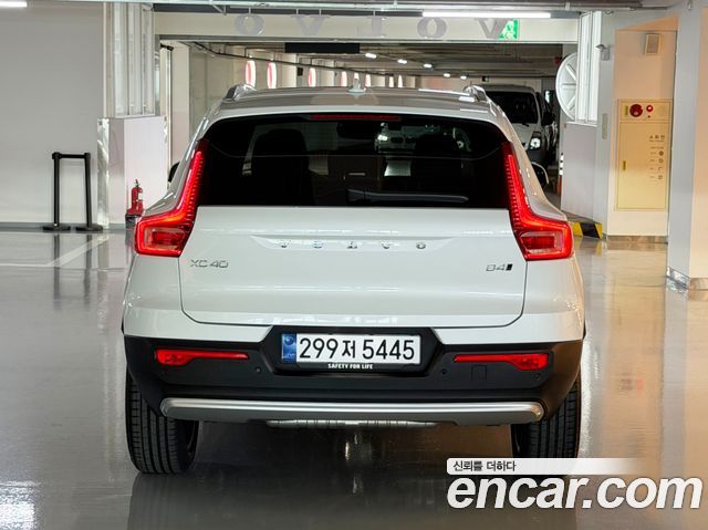 Volvo XC40 B4 Ultra Bright 2026 — фото 4