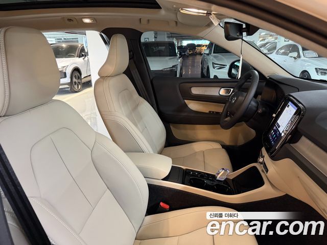 Volvo XC40 B4 Ultra Bright 2026 — фото 10