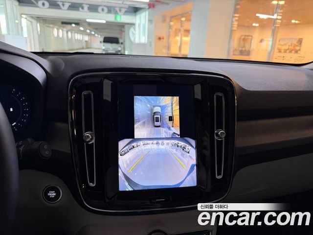 Volvo XC40 B4 Ultra Bright 2026 — фото 18