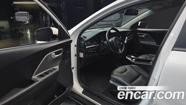 Kia Niro Plus Earth 2023 — фото 10
