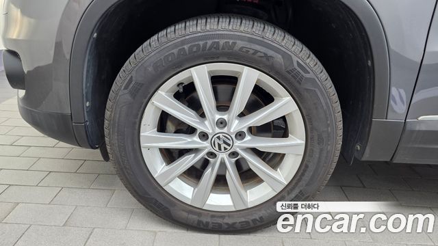 Volkswagen Tiguan 2.0 TDI Comfort 5N 2013 — фото 5