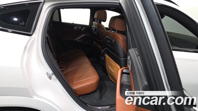 BMW X6 (G06) M50i 2023 — фото 16