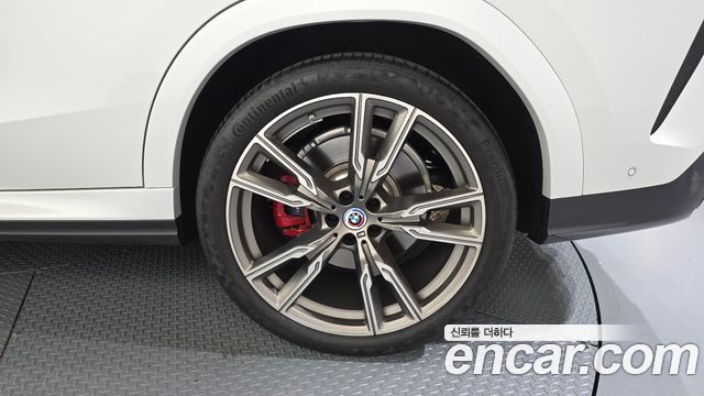 BMW X6 (G06) M50i 2023 — фото 27