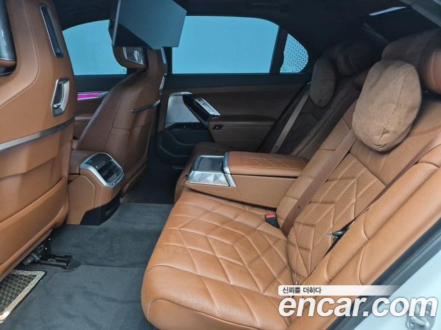 BMW 7 Series (G70) 740i xDrive M Sport 2024 — фото 16