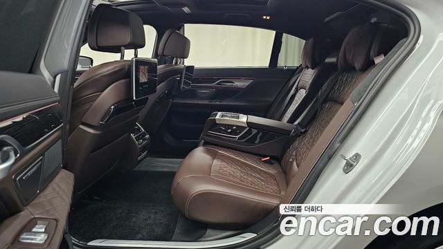 BMW 7 Series (G11) 740Li xDrive M Sport Package 2022 — фото 12