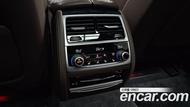 BMW 7 Series (G11) 740Li xDrive M Sport Package 2022 — фото 18