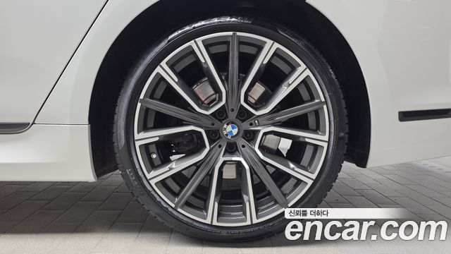 BMW 7 Series (G11) 740Li xDrive M Sport Package 2022 — фото 21