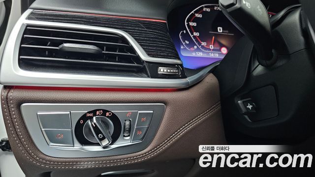 BMW 7 Series (G11) 740Li xDrive M Sport Package 2022 — фото 27