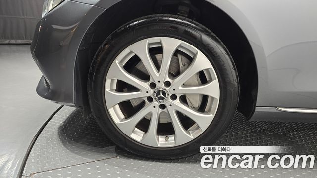 Mercedes-Benz E-Class (W213) E300 4MATIC Exclusive 2020 — фото 5
