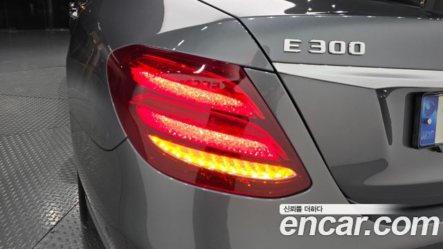 Mercedes-Benz E-Class (W213) E300 4MATIC Exclusive 2020 — фото 23
