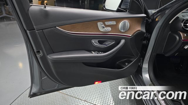 Mercedes-Benz E-Class (W213) E300 4MATIC Exclusive 2020 — фото 24