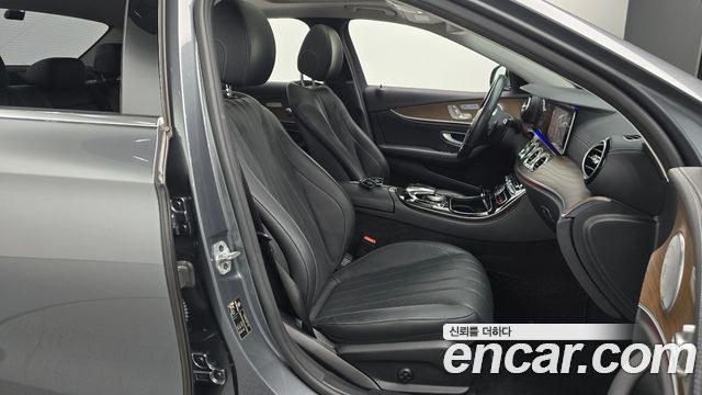Mercedes-Benz E-Class (W213) E300 4MATIC Exclusive 2020 — фото 26