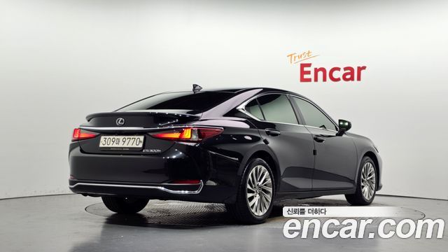 Lexus ES300h (VII) Luxury Plus 2023 — фото 2