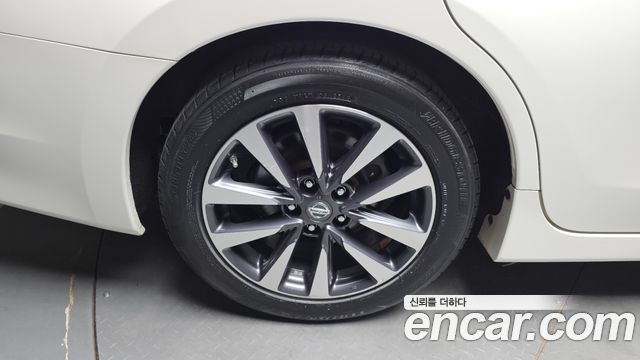 Nissan Altima 2.5 Tech L33 2017 — фото 5