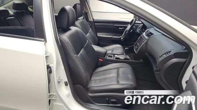 Nissan Altima 2.5 Tech L33 2017 — фото 10
