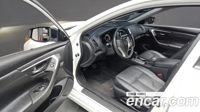 Nissan Altima 2.5 Tech L33 2017 — фото 12