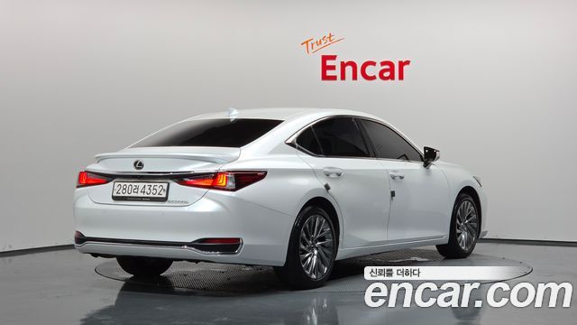 Lexus ES300h (VII) Luxury Plus 2023 — фото 2