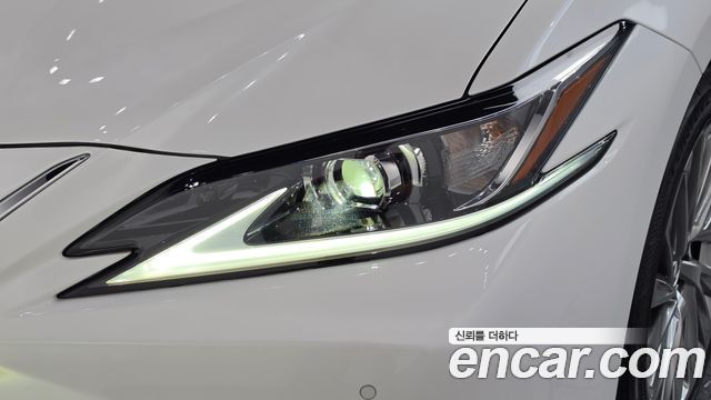 Lexus ES300h (VII) Luxury Plus 2023 — фото 22